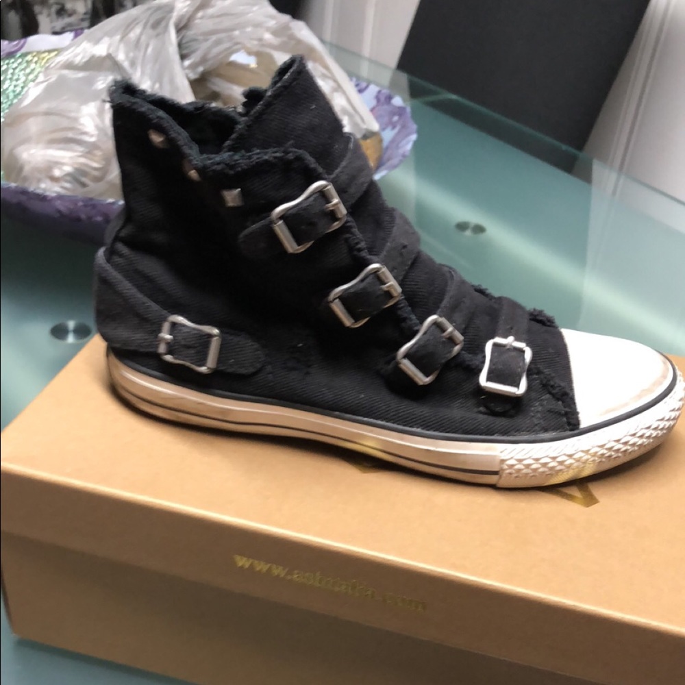 Ash sneaker